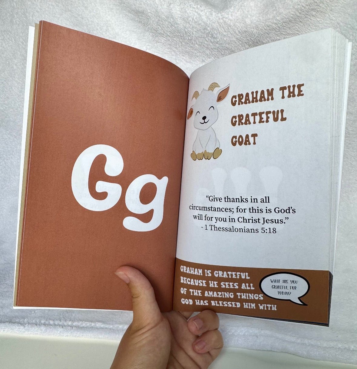 ABC Bible Verse Devotional: A to Z Daily Devotional for Kids with Daily Bible Verses, Godly Lessons, & Application Questions - Seek and Share Designs